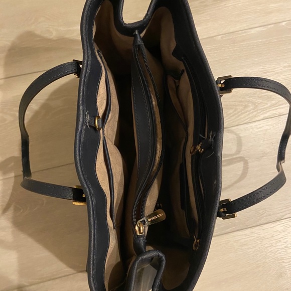 Michael Kors handbag - Picture 4 of 6